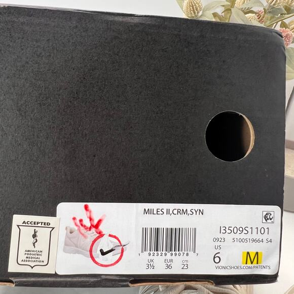 Vionic Miles II Lace Up Comfort Sneaker Cream I3509S1101 Women's US 6M NWB - Picture 10 of 10